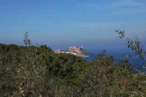 Xtrallusion photo library of independent, self-guided walking and sightseeing holidays in Italy. Pictures, images, photos and photographs taken along the way of this 1-day walking itinerary, to give you a visual impression of the day's walk.